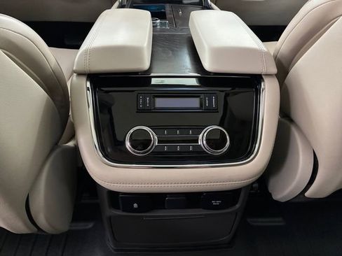 Used 2019 Lincoln Navigator Select w/ Technology Package AWD/4WD image 19