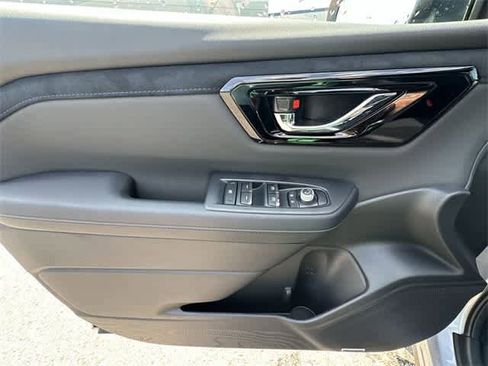 Used 2025 Subaru Forester Limited image 19