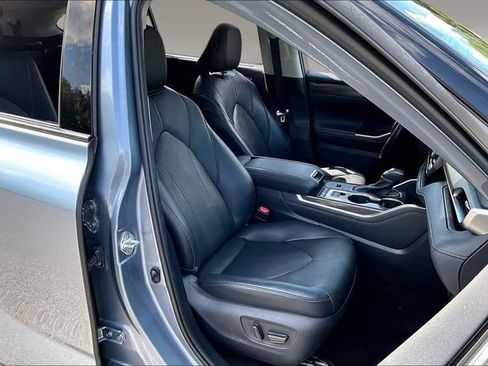 Used 2020 Toyota Highlander Limited FWD image 26