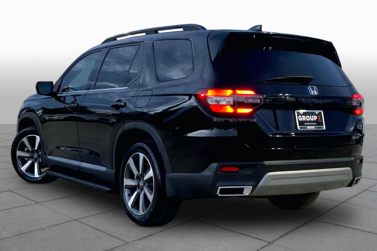 Used 2025 Honda Pilot Touring image 12