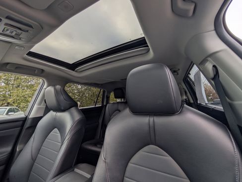 Used 2023 Toyota Highlander XLE image 6