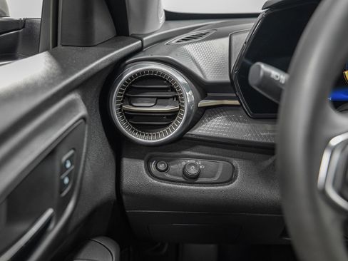 Used 2025 Chevrolet Trax ACTIV w/ Driver Confidence Package image 19