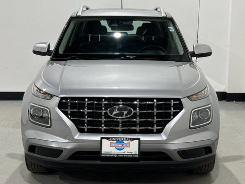 Used 2023 Hyundai Venue SEL image 9