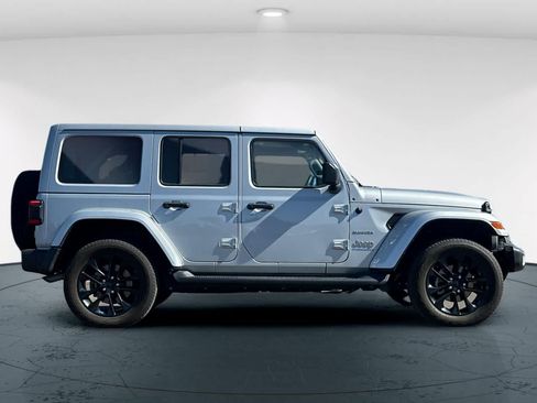 Used 2023 Jeep Wrangler Unlimited Sahara w/ Cold Weather Group AWD/4WD image 6
