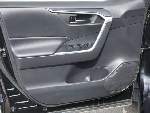 Used 2021 Toyota RAV4 LE w/ Carpet Mat Package (TMS) AWD/4WD image 10