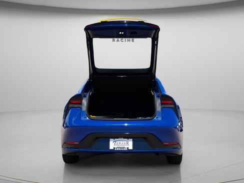 Used 2025 Toyota Prius XLE FWD image 10