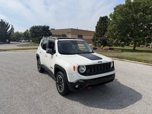 Used 2015 Jeep Renegade Trailhawk AWD/4WD image 1