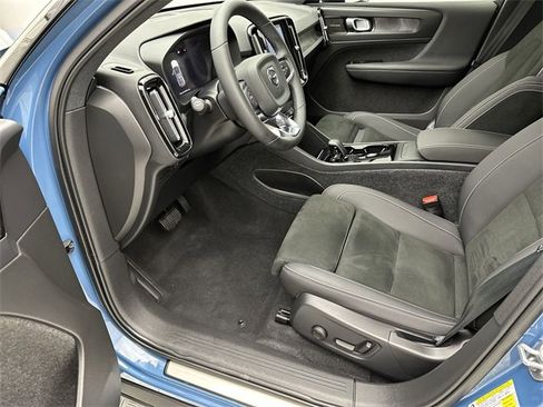 Certified 2022 Volvo C40 P8 Recharge Ultimate image 11