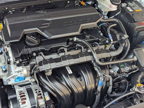 New 2025 Hyundai Elantra SE image 13