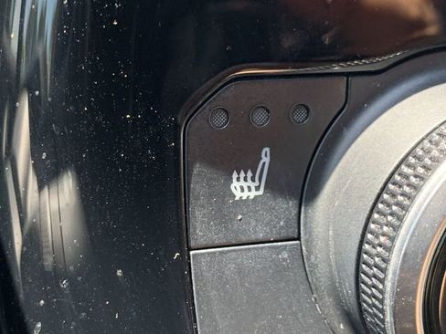 Used 2022 Toyota Highlander XLE image 28