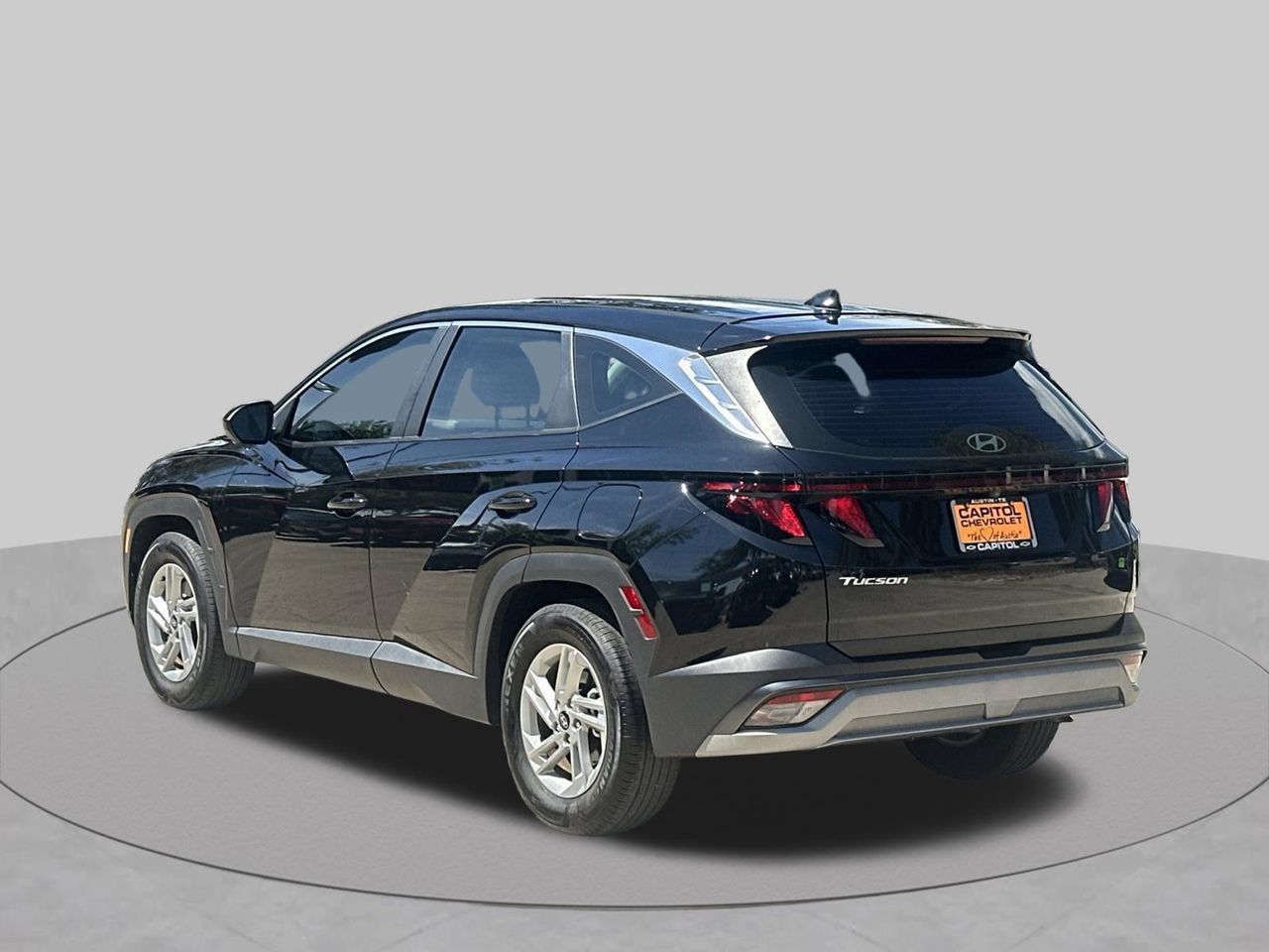Used 2025 Hyundai Tucson SE FWD image 3