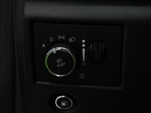 Used 2021 Jeep Grand Cherokee Overland AWD/4WD image 20