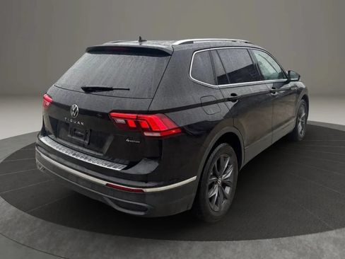 Used 2022 Volkswagen Tiguan SE w/ Panoramic Sunroof Package AWD/4WD image 7