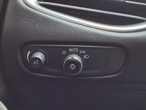 Used 2018 Chevrolet Malibu LT image 11