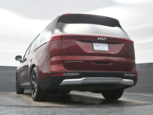 Used 2022 Kia Carnival SX Prestige image 32