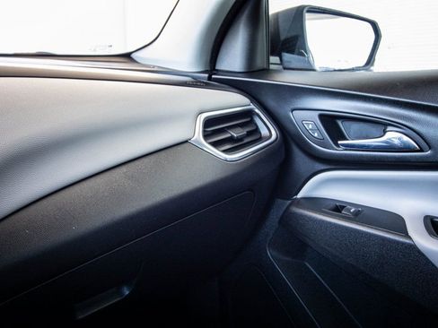 Used 2019 Chevrolet Equinox LS image 38