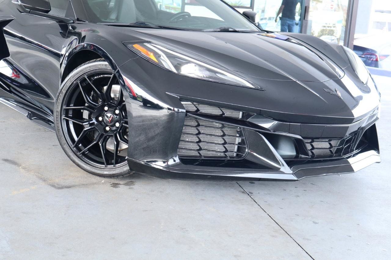 Used 2023 Chevrolet Corvette Z06 RWD image 2