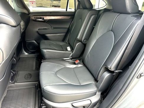 New 2026 Toyota Highlander Limited AWD/4WD image 16