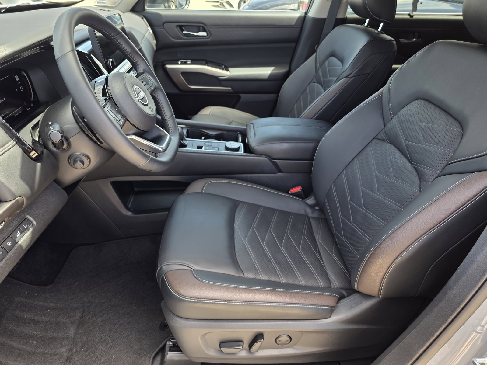 Used 2024 Nissan Pathfinder Platinum w/ Cargo Package AWD/4WD image 13