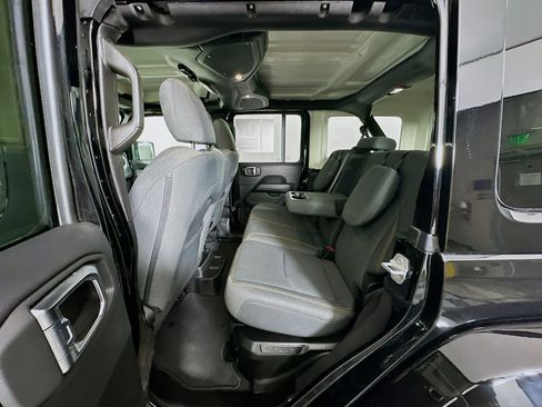 Used 2025 Jeep Wrangler Sahara image 25