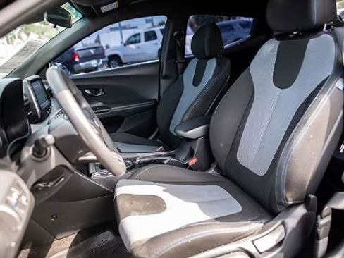 Used 2020 Hyundai Veloster 2.0 image 12