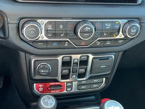 Used 2024 Jeep Wrangler Unlimited Rubicon 4xe w/ Technology Group AWD/4WD image 27