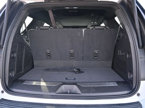 Used 2021 Chevrolet Tahoe Premier w/ Premium Package image 34