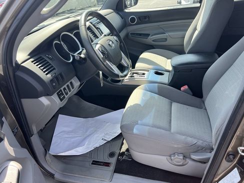 Used 2014 Toyota Tacoma PreRunner w/ SR5 Package RWD image 16