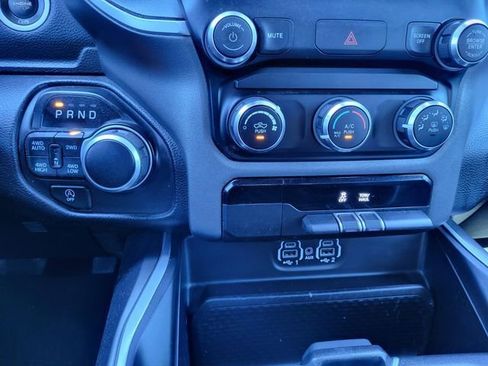Used 2022 RAM 1500 Big Horn AWD/4WD image 18