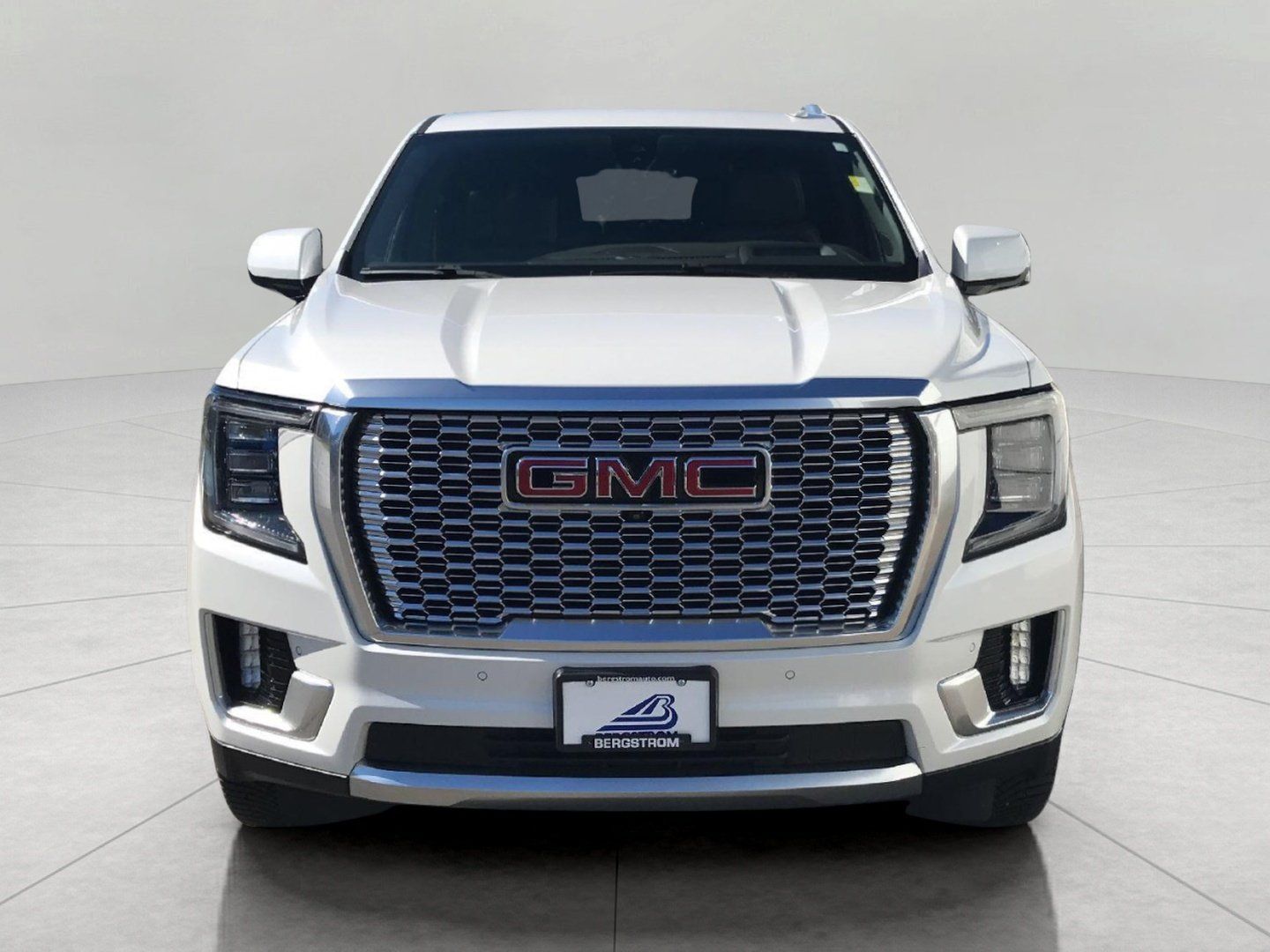 Used 2021 GMC Yukon XL Denali w/ Denali Premium Package AWD/4WD image 11