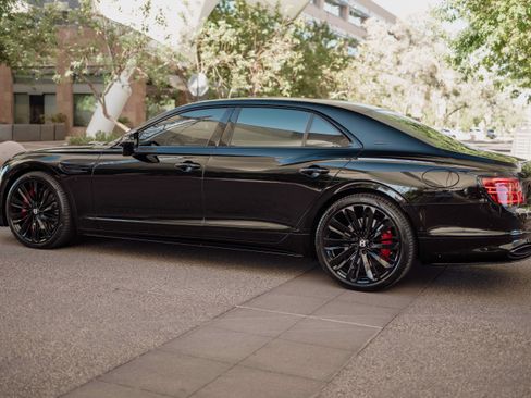 Used 2025 Bentley Flying Spur Plug-In Hybrid AWD/4WD image 11