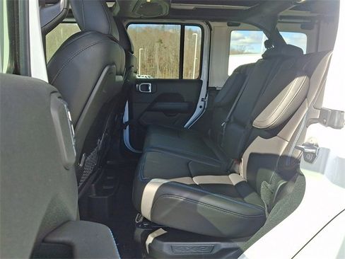 Used 2024 Jeep Wrangler High Altitude image 10