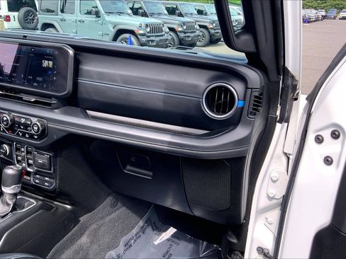 Used 2024 Jeep Wrangler High Altitude AWD/4WD image 18