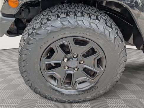Used 2016 Jeep Wrangler Unlimited Sahara AWD/4WD image 10