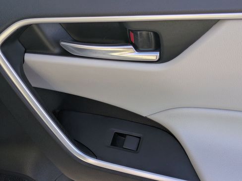 Used 2021 Toyota RAV4 XLE image 30