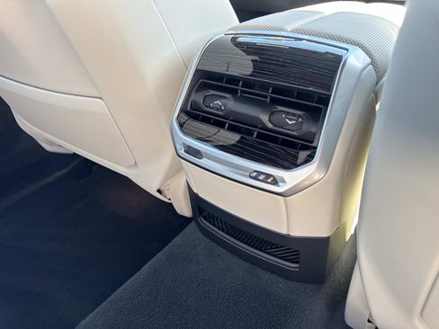 Used 2025 BMW i7 eDrive50 image 19