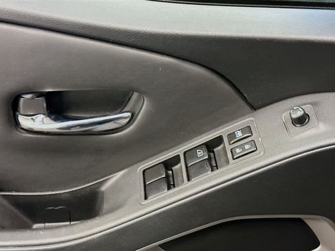 Used 2023 Nissan Frontier SV image 15