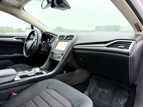 Used 2019 Ford Fusion SE FWD image 19