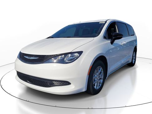 New 2026 Chrysler Voyager LX image 4