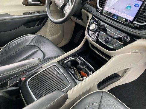 Used 2023 Chrysler Pacifica Limited image 22
