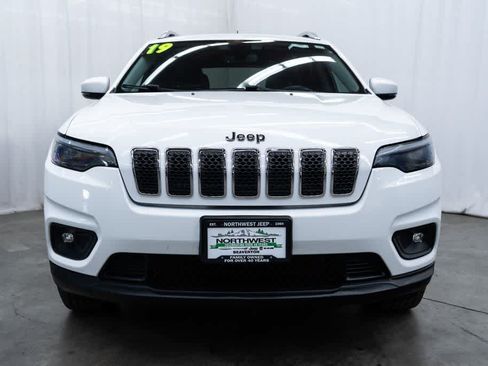 Used 2019 Jeep Cherokee Latitude Plus w/ Comfort/Convenience Group AWD/4WD image 2