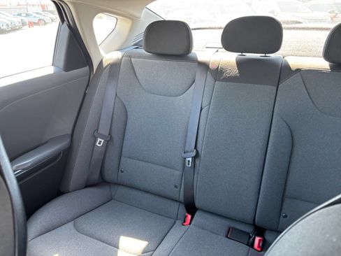 Used 2025 Kia K4 FWD image 40