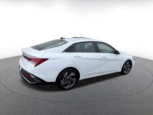 Used 2025 Hyundai Elantra SEL image 13