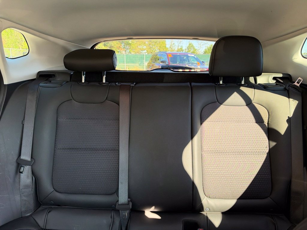 Used 2025 Chevrolet Trax LT FWD image 19