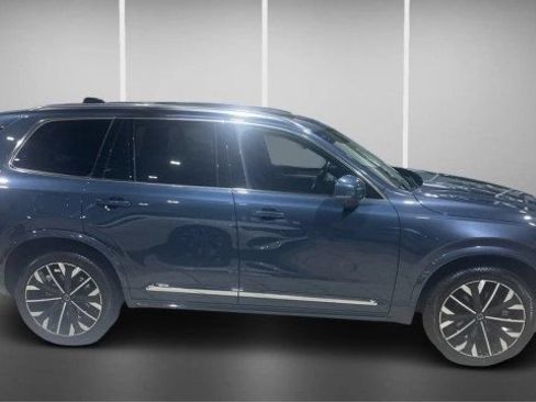 Used 2025 Volvo XC90 B5 Plus AWD/4WD image 4