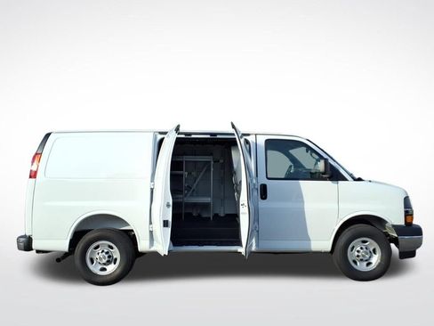 New 2026 Chevrolet Express 2500 w/ Driver Convenience Package RWD image 21