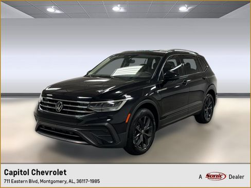 Used 2024 Volkswagen Tiguan SE FWD image 1