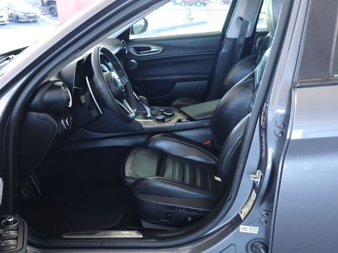 Used 2017 Alfa Romeo Giulia Ti w/ TI 19" Sport Package image 15