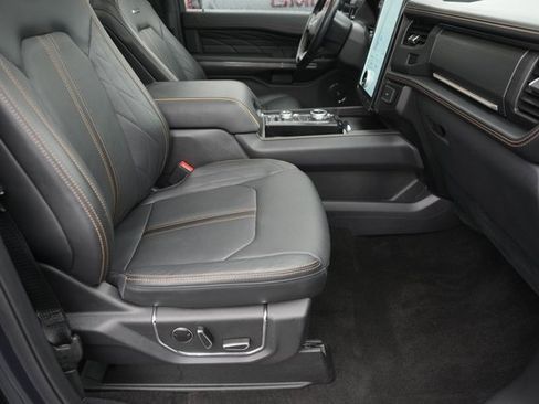 Certified 2023 Ford Expedition Platinum image 19