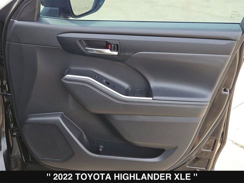 Used 2022 Toyota Highlander XLE image 30